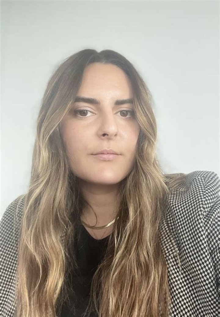 Can I take my wife to Qatar?