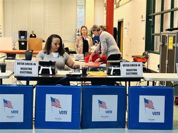 How much do Montgomery County poll workers make?