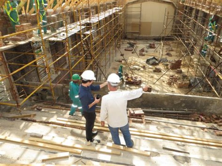 What does a clerk of works do in construction?