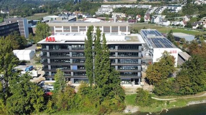 Which companies have headquarters in Switzerland?